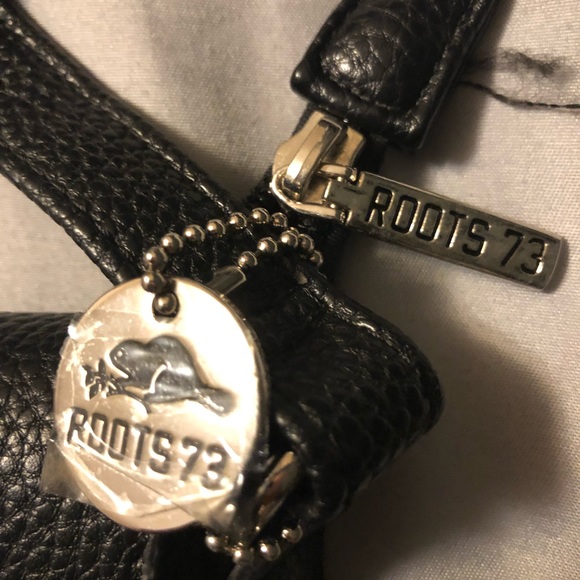 ⭐️Roots Small Crossbody - Picture 3 of 8